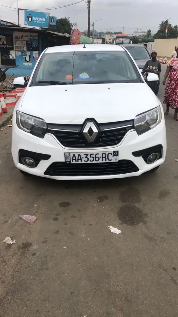 Renault Logan  année 2018 à vendre Abidjan - Voiture Côte d'Ivoire