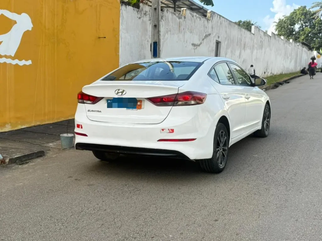 Hyundai Elantra à vendre Abidjan - Voiture Côte d'Ivoire