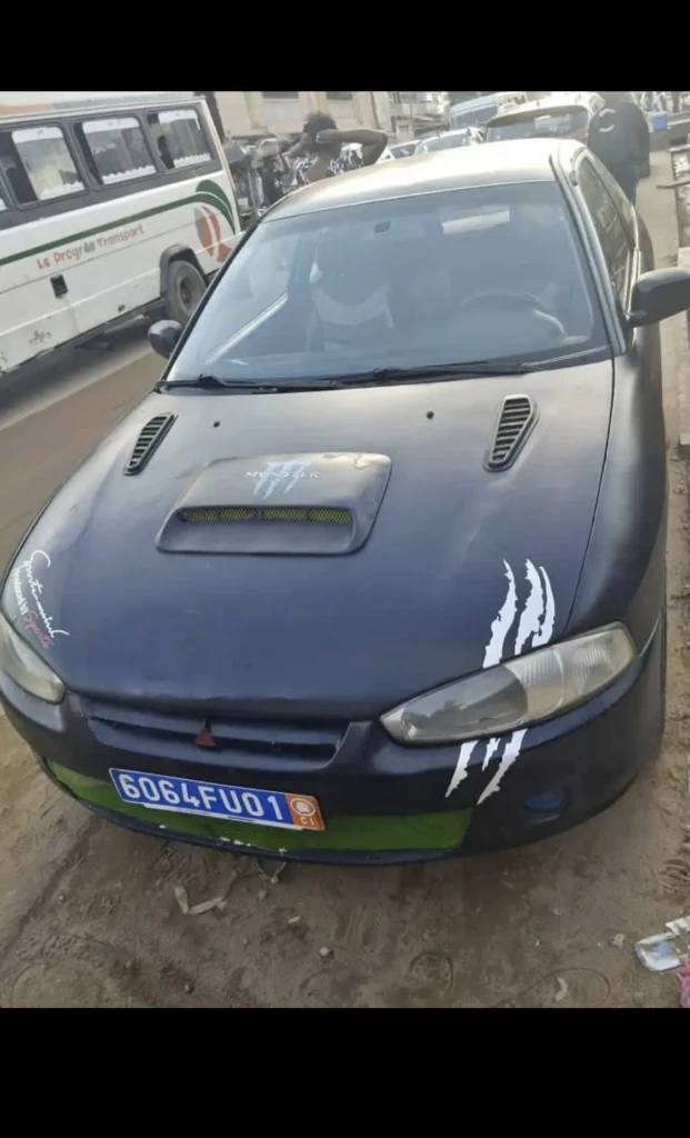 Coupé Noir 2 Portes 2000 en Vente à vendre Abidjan - Voiture Côte d'Ivoire