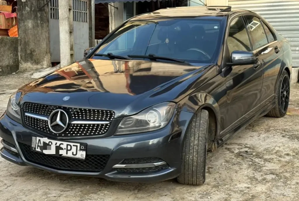 Mercedes-Benz C300 à vendre Abidjan - Voiture Côte d'Ivoire