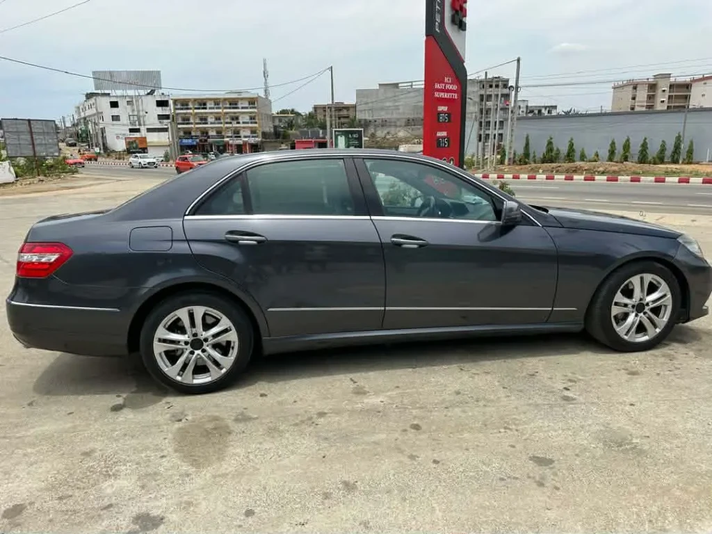 Mercedes-Benz C300 à vendre Abidjan - Voiture Côte d'Ivoire