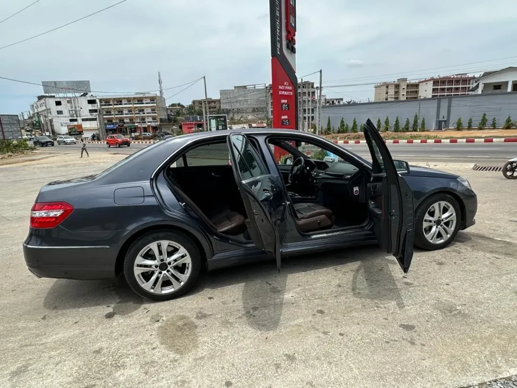 Mercedes-Benz E350 à vendre Abidjan - Voiture Côte d'Ivoire