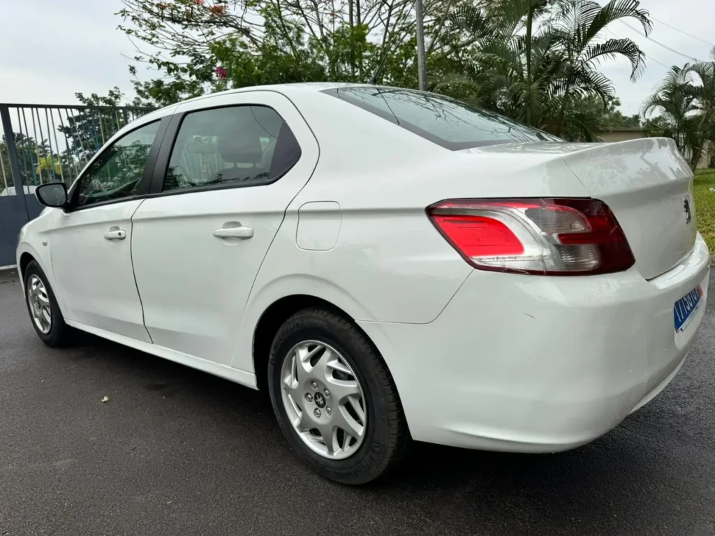 Peugeot 301 à vendre Abidjan - Voiture Côte d'Ivoire