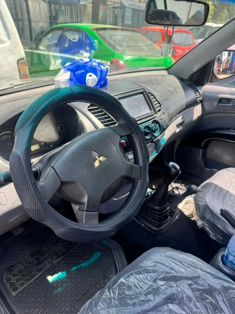 Mitsubishi L200 à vendre Abidjan - Voiture Côte d'Ivoire