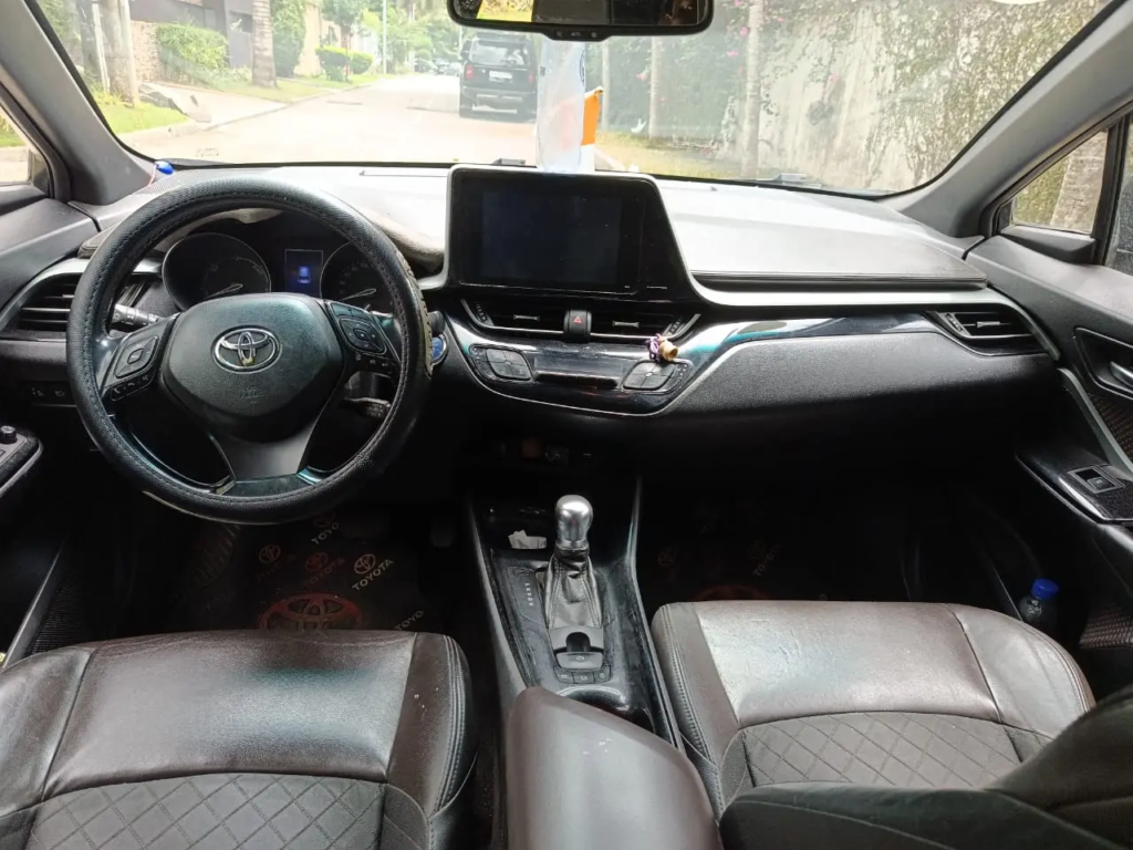 Toyota C hr à vendre Abidjan - Voiture Côte d'Ivoire