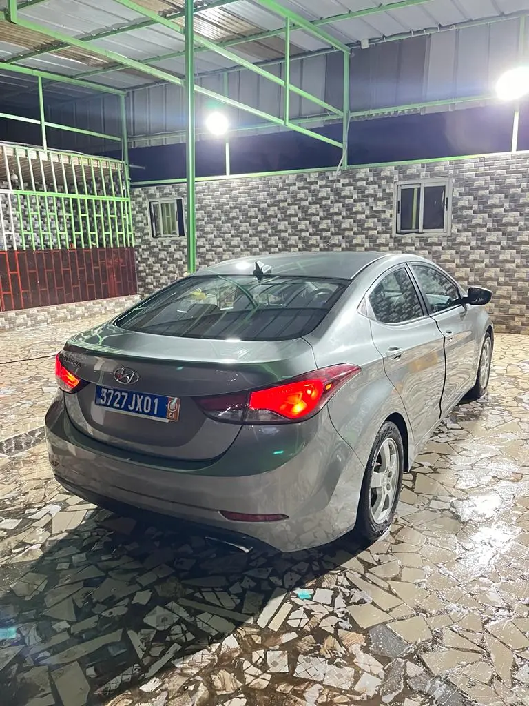 Hyundai Elantra à vendre Abidjan - Voiture Côte d'Ivoire
